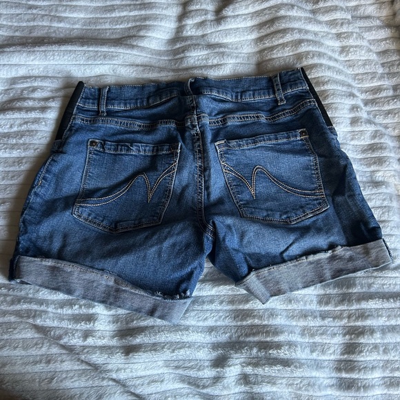 2 pairs of maternity jeans and 1 pair of maternity jean shorts. - Picture 4 of 10